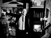  Pop-Tenor Claudio Versace verbreitet positive Vibes mit fulminanter One-Man-Show bei Italo-Nacht im Hafen 17