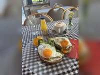 Cafe süße Ecke  Vegi. Frühstück - Avokado Toast