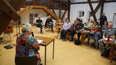 Sieben Lesungen, sieben Lieder und ein elsässischer Musiker – ein Abend für Meinungsfreiheit und Ziv